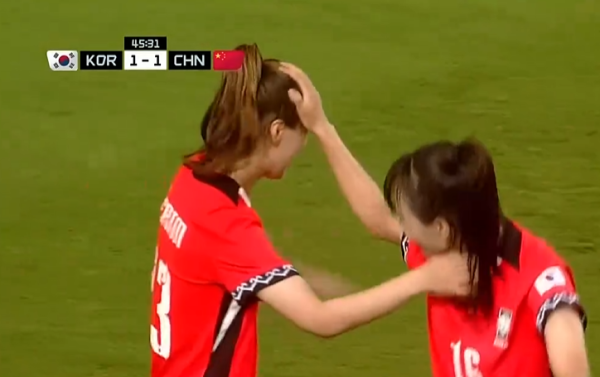 好牛优配 中国女足半场压哨丢球！吴海燕不慎乌龙，媒体人：技术含量低下