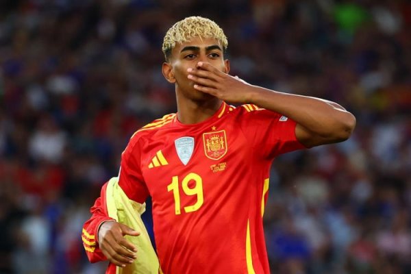 声优配音 亚马尔7月10日做客《天下足球》节目，央视频将从12:30开始直播