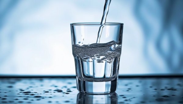 象泰配资 一瓶几十元，白酒巨头狂卷光瓶酒